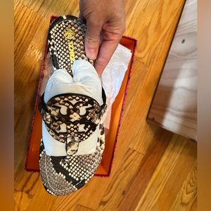 Tory Burch snake skin flat sandals size 9 brand new in box w dust bag